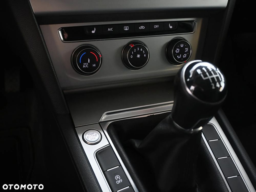 Volkswagen Passat 1.6 TDI (BlueMotion Technology) Comfortline - 24