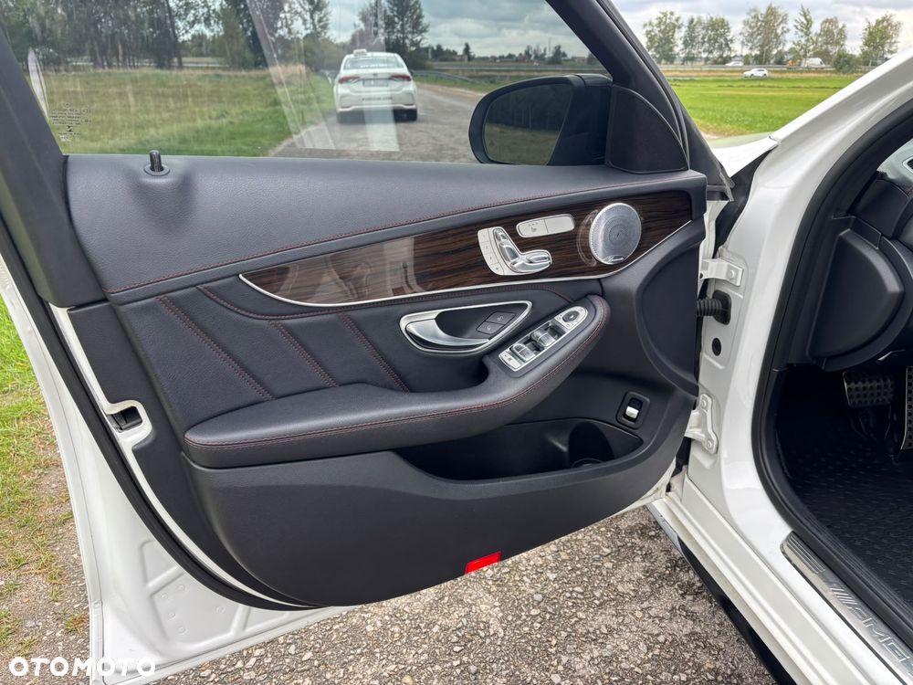 Mercedes-Benz Klasa C AMG 43 4Matic 9G-TRONIC - 25