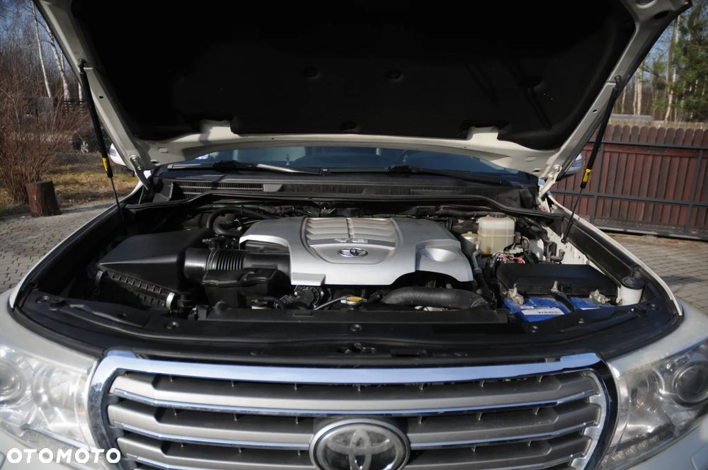 Toyota Land Cruiser - 38