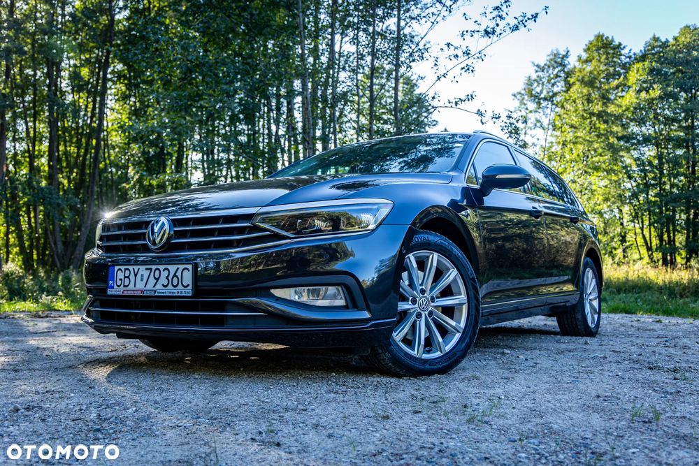 Volkswagen Passat - 1