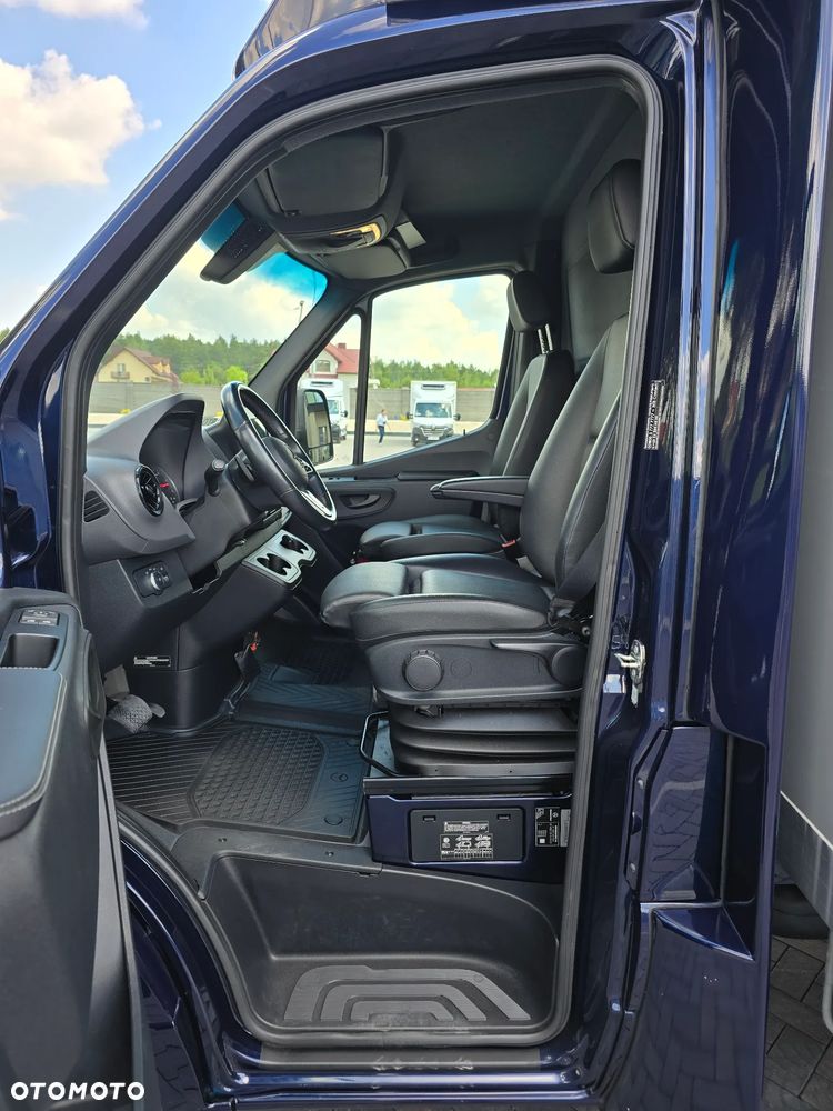 Mercedes-Benz SPRINTER 319 3.0 CDI KONTENER 4,28cmDługi 2,29cmSzero 2,24cmWysok + WINDA 750Kg 42Tyś km SERWIS DO OSTATNIEGO Km ASO MERCEDES-BENZ SALON PL STAN NOWY NOWY NOWY FABRYCZNA GWARANCJA - 31