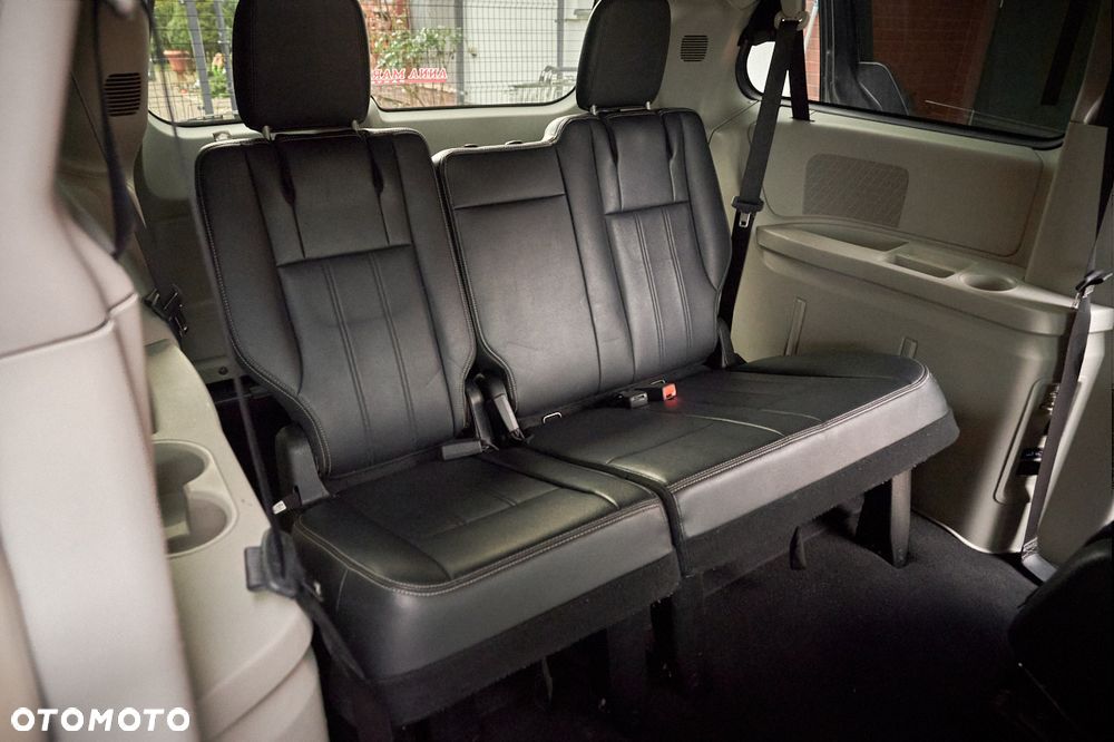 Chrysler Town & Country 3.6 Limited - 33