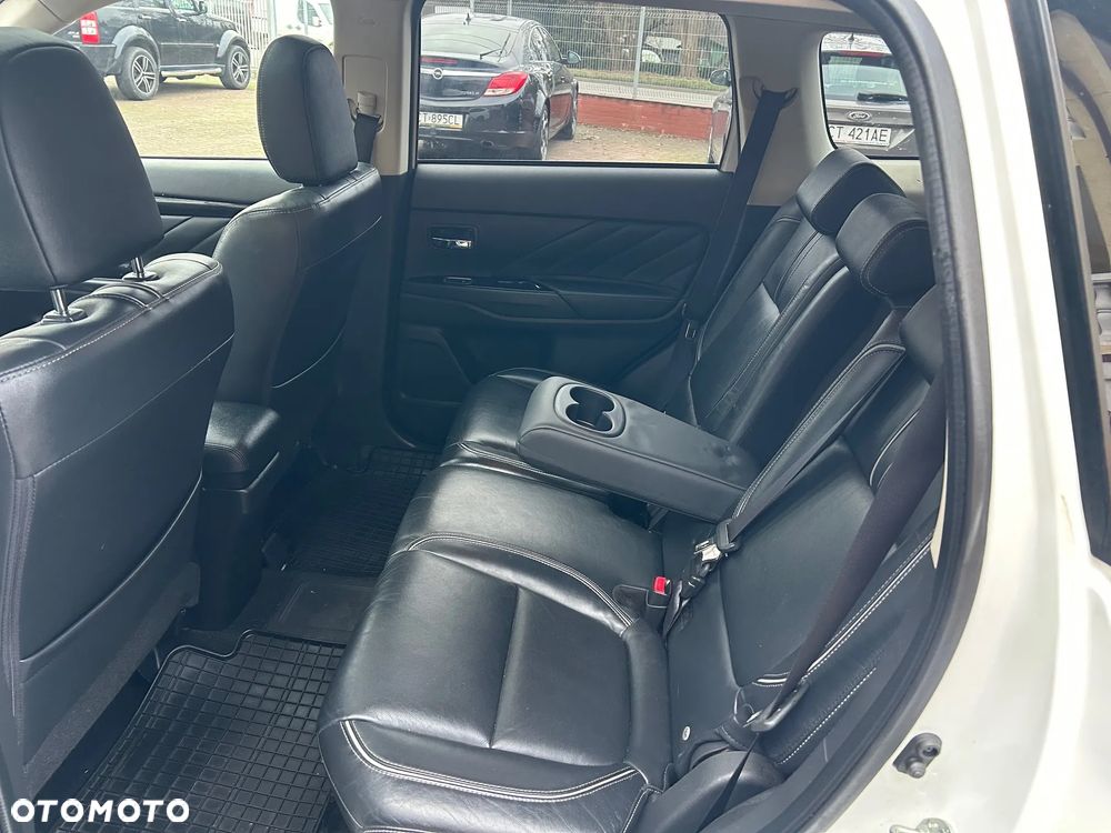 Mitsubishi Outlander 2.0 4WD Top - 10