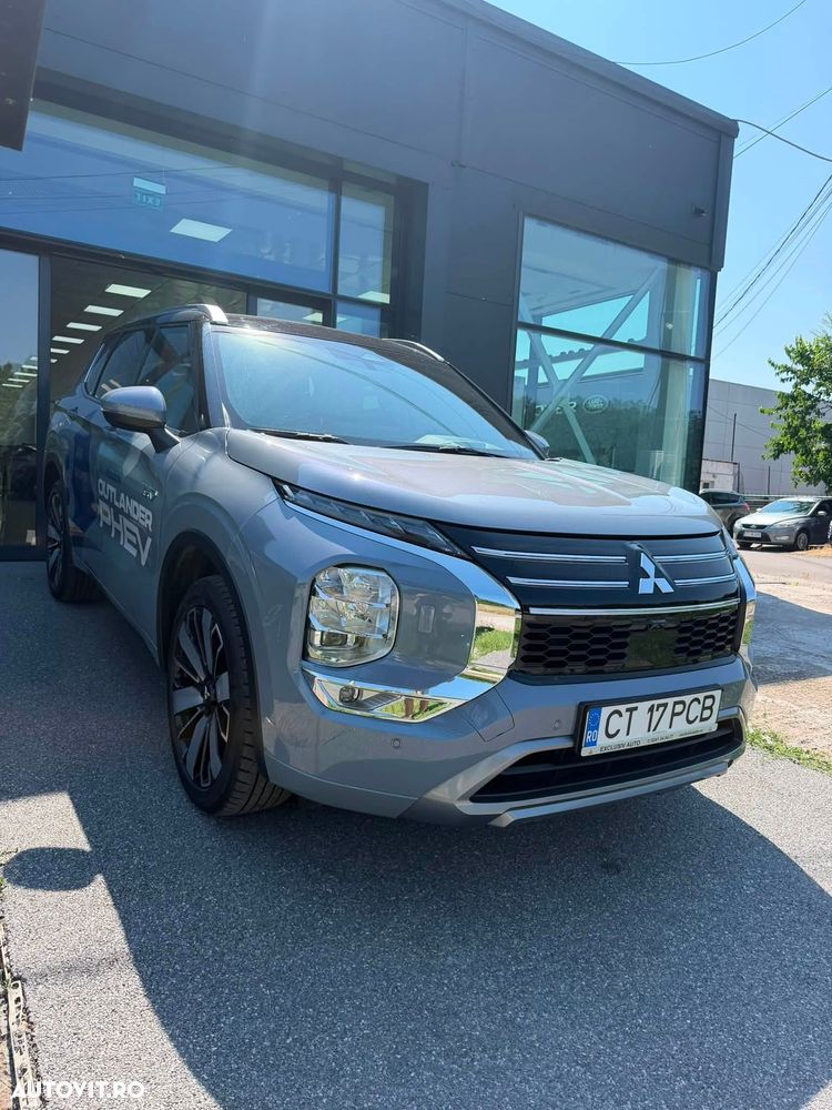 Mitsubishi Outlander 2.4 L 4X4 PHEV Instyle Ultimate - 5