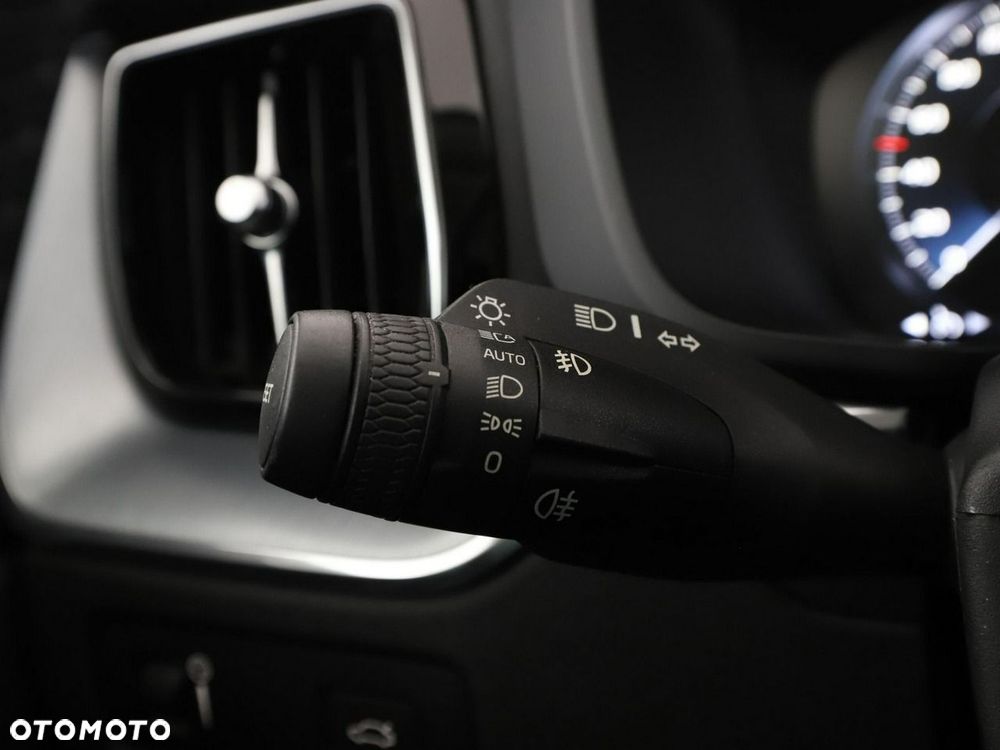 Volvo XC 60 D4 Momentum - 32