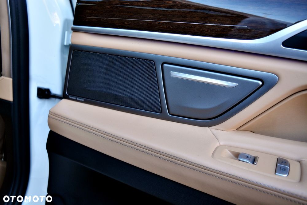 BMW Seria 7 750Li xDrive - 32
