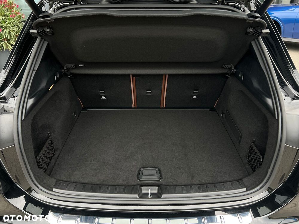 Mercedes-Benz GLA - 23