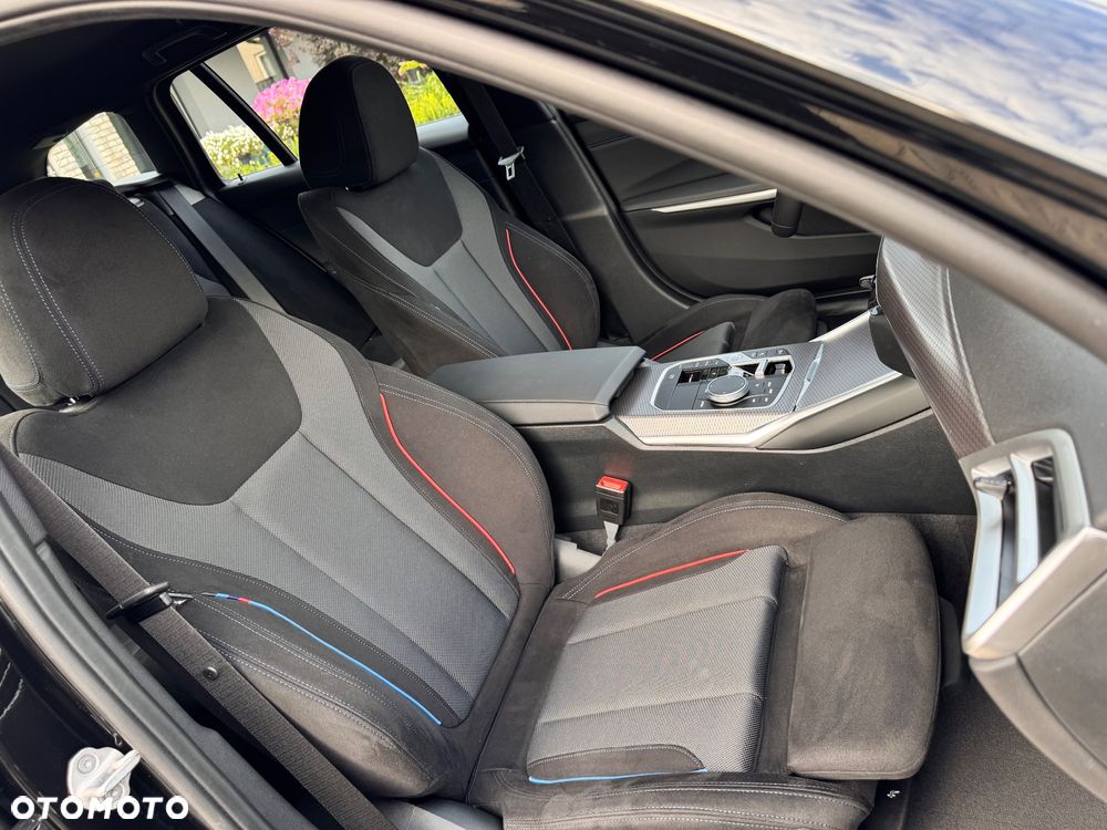 BMW Seria 3 330i xDrive M Sport - 32