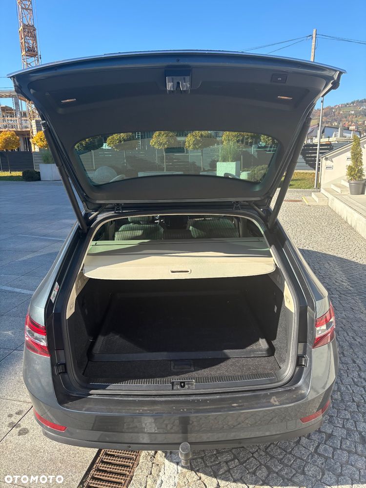 Skoda Superb 2.0 TDI SCR L&K DSG - 19