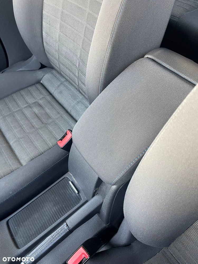 Volkswagen Golf - 11