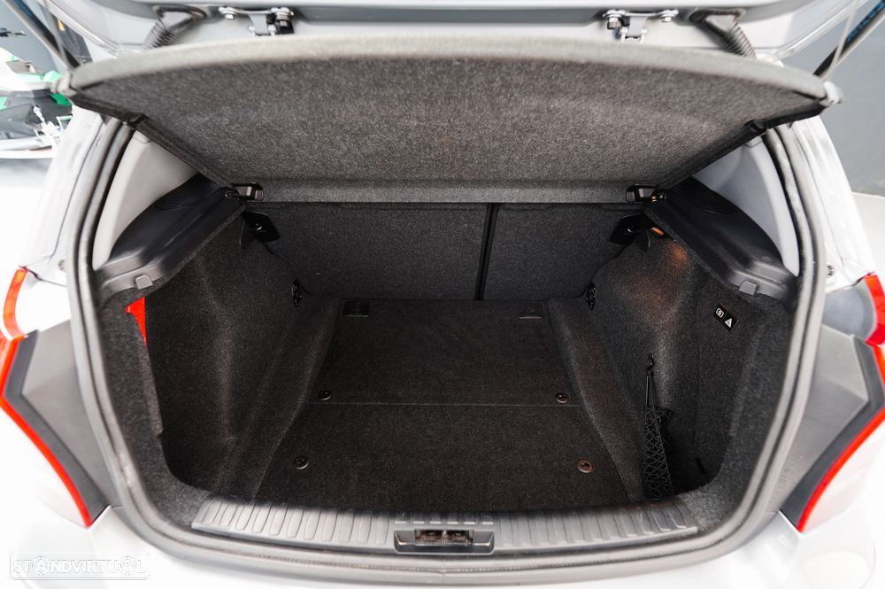 BMW 116 d Line Urban - 26