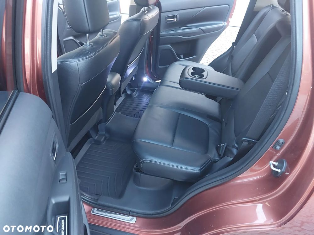 Mitsubishi Outlander 2.2 DI-D 4WD Diamant Edition - 25