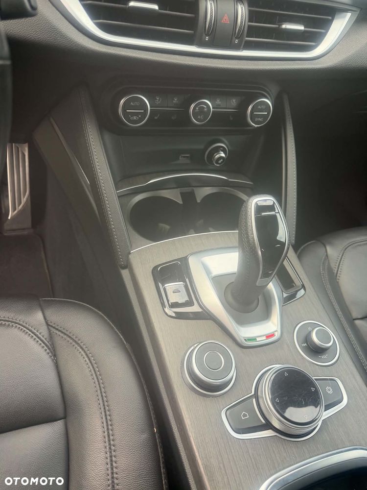 Alfa Romeo Stelvio - 6