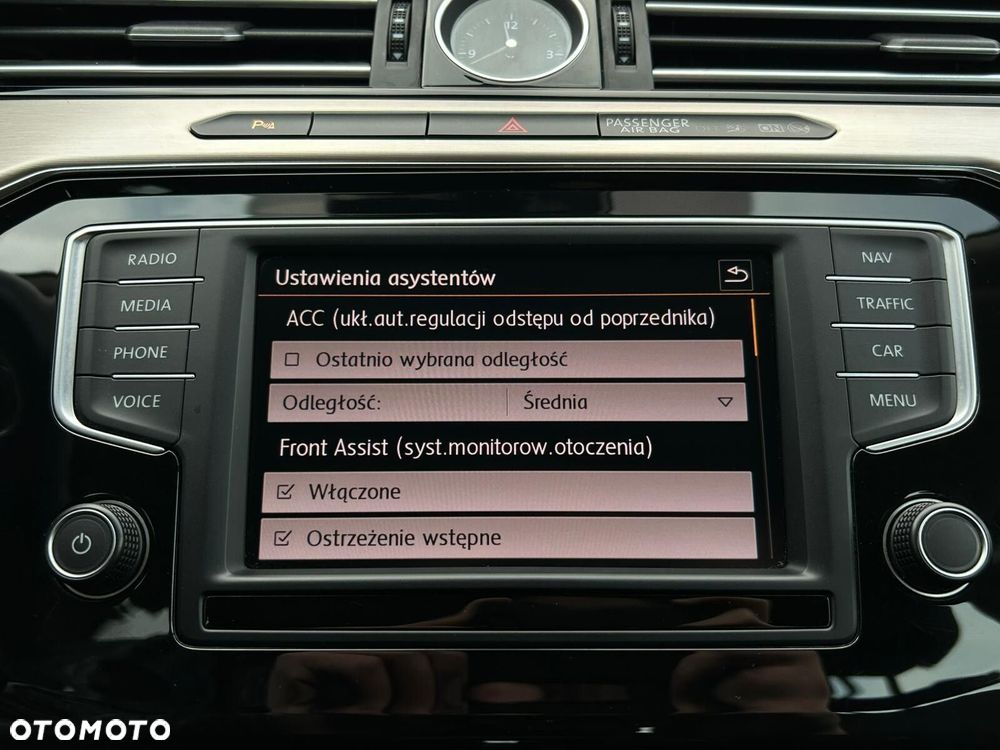 Volkswagen Passat - 27