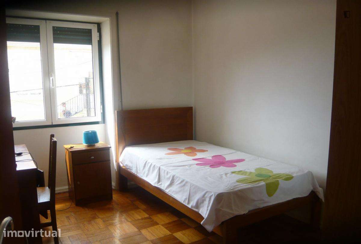 Quarto - localizado em Montes Claros Coimbra - Grande imagem: 4/24