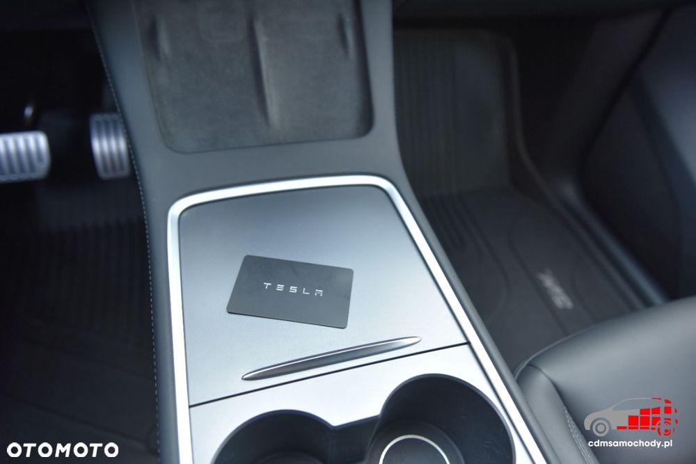 Tesla Model Y - 31