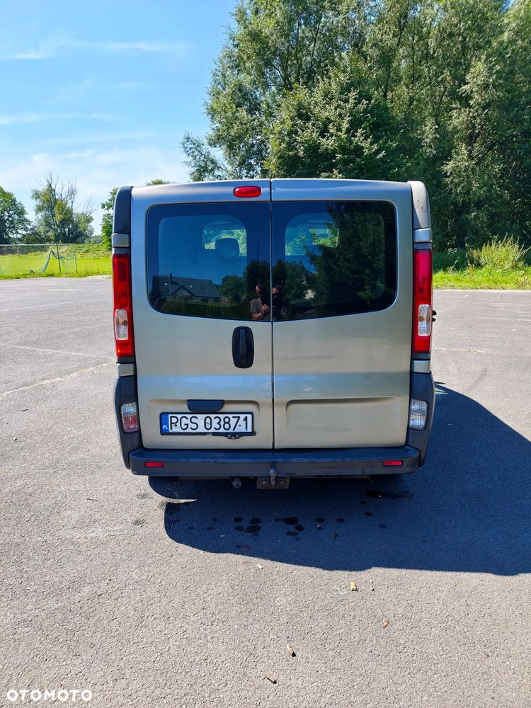 Opel Vivaro - 8