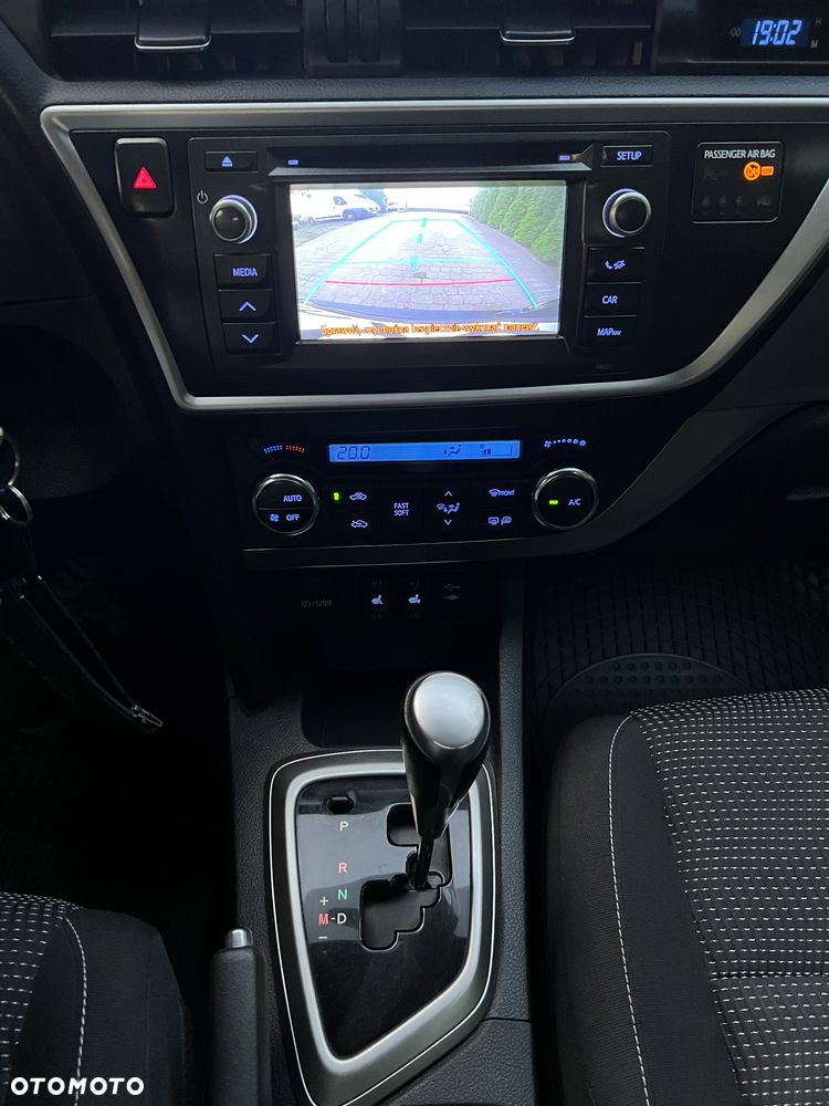 Toyota Auris 1.6 Premium Comfort MS - 12