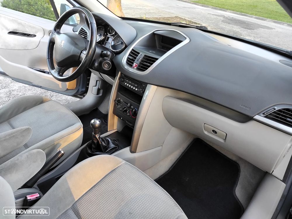 Peugeot 207 1.4 16V Trendy - 16