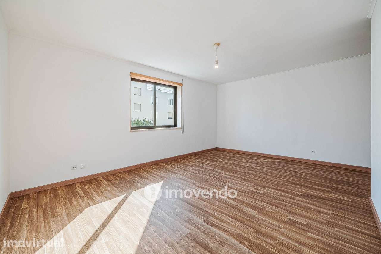 Apartamento T2 com cozinha equipada e estacionamento, na Ameixoeira - Grande imagem: 2/38