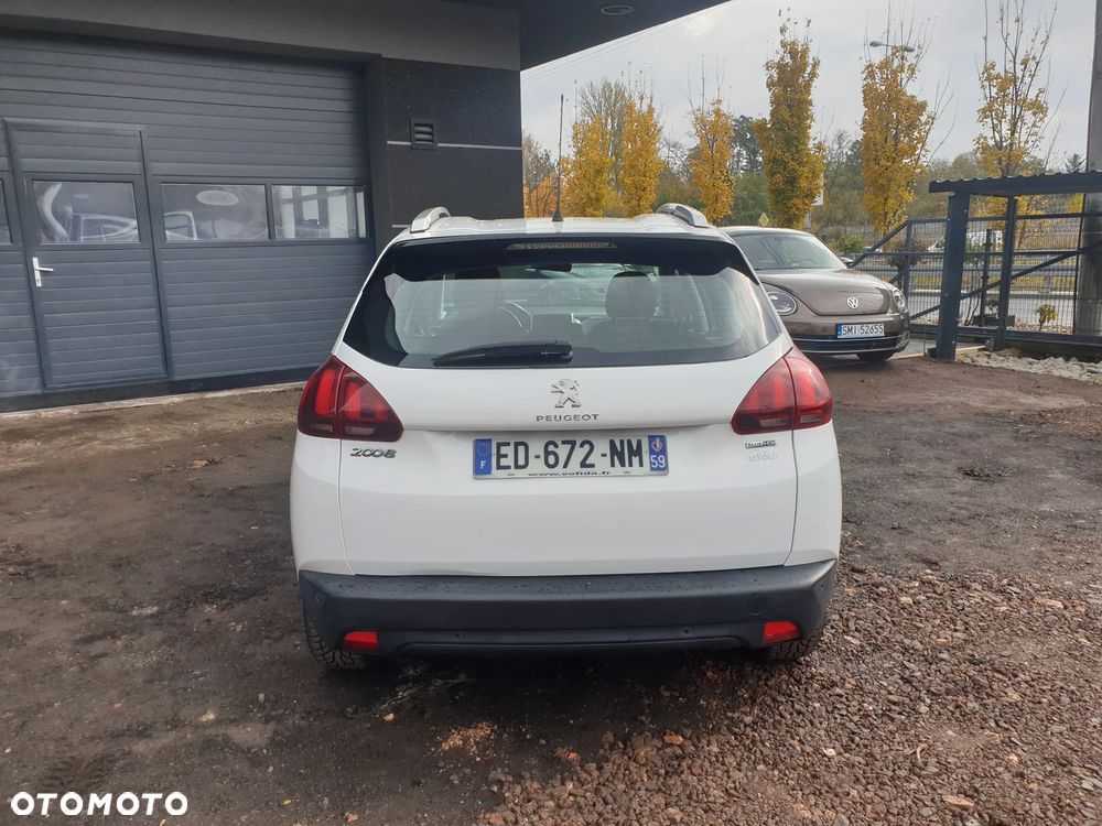 Peugeot 2008 - 8