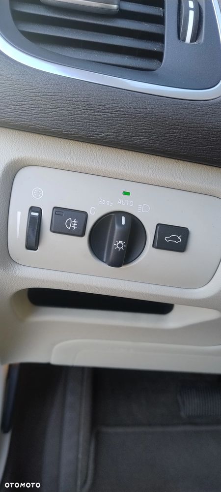Volvo V40 Cross Country - 19