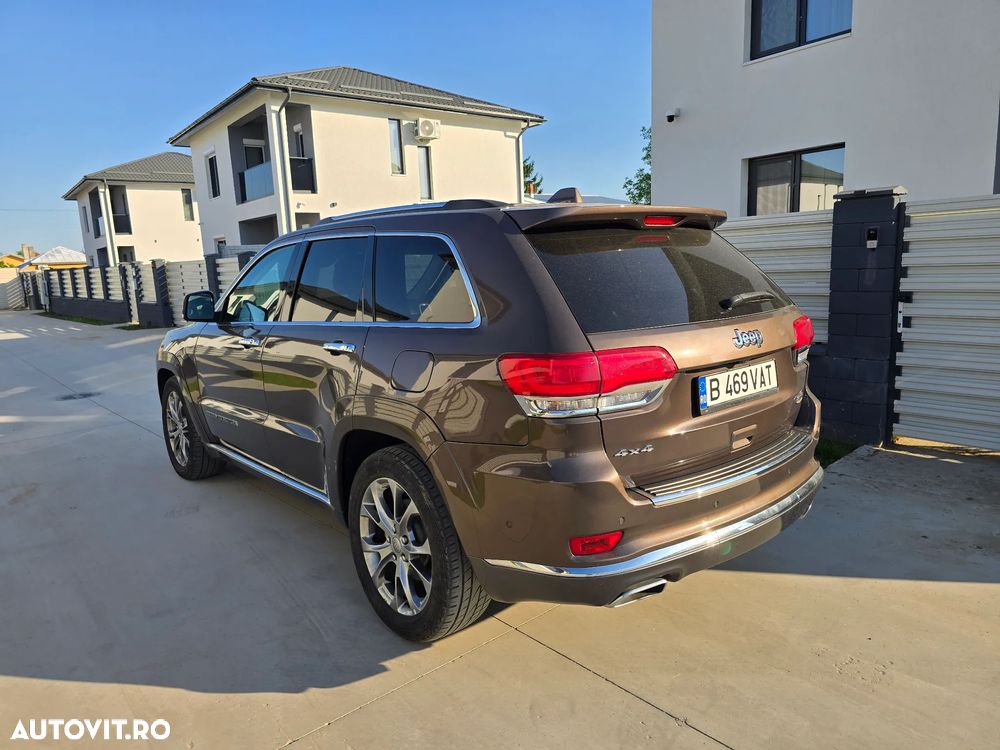 Jeep Grand Cherokee - 23
