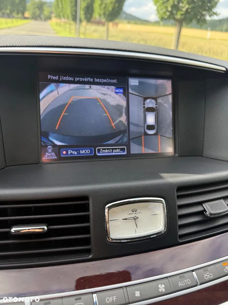 Infiniti Q70 - 11