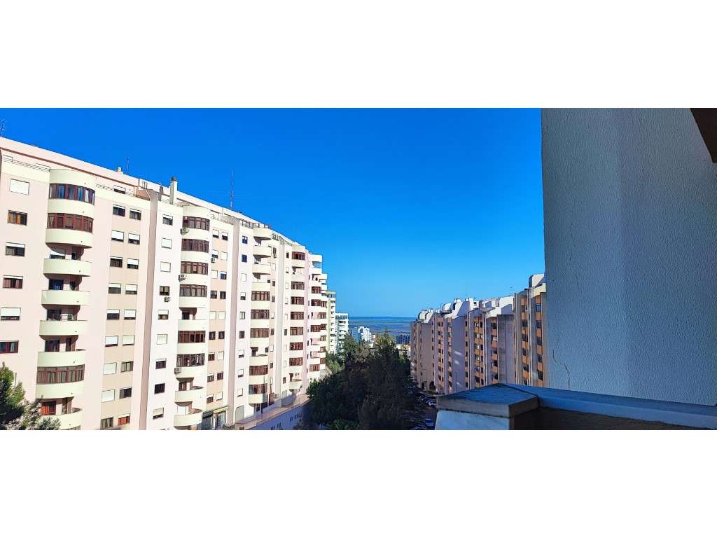 Apartamento T2 com Vista Rio e uma Box na Póvoa de Santa Iria - Grande imagem: 2/15