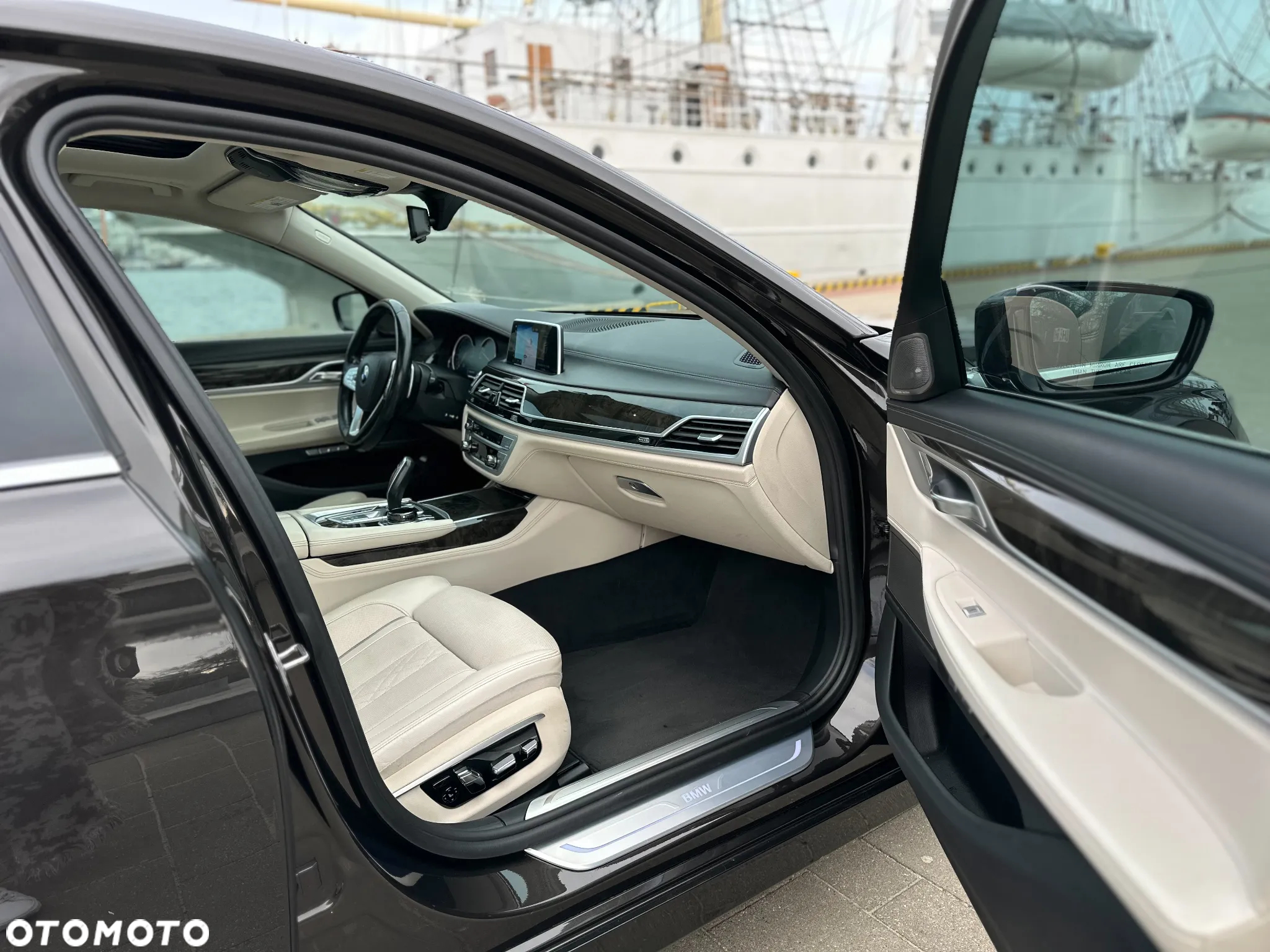 BMW Seria 7 740Li - 19