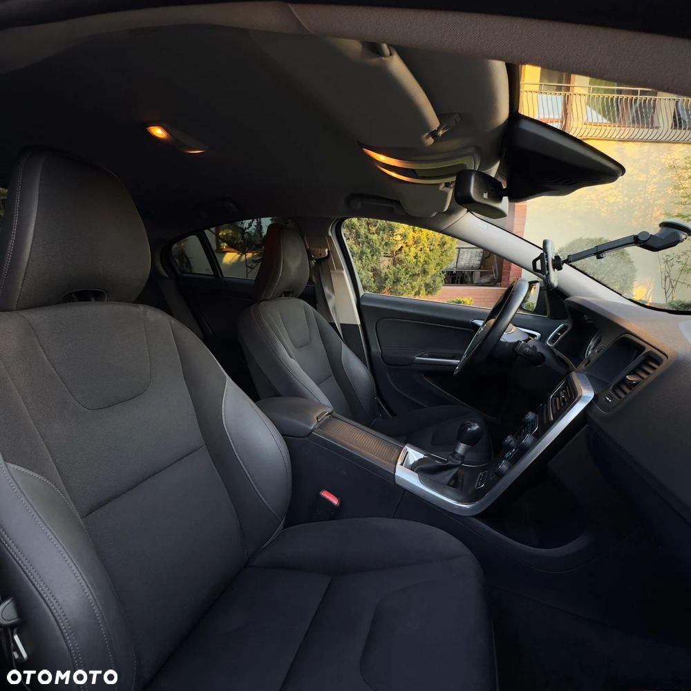 Volvo S60 D3 Momentum - 16