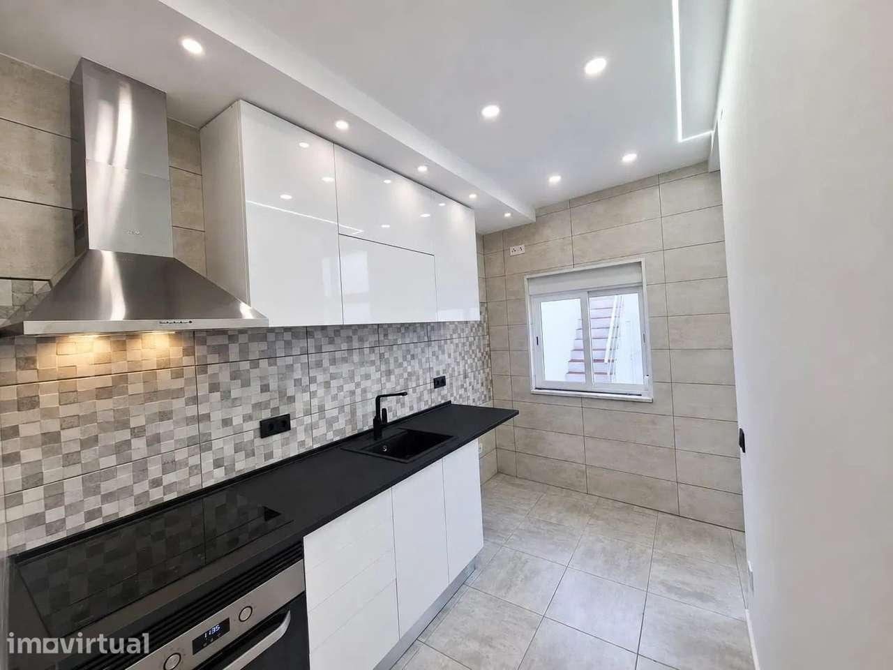 Apartamento T1+1 com terraço e lavandaria no Barreiro - Grande imagem: 2/25