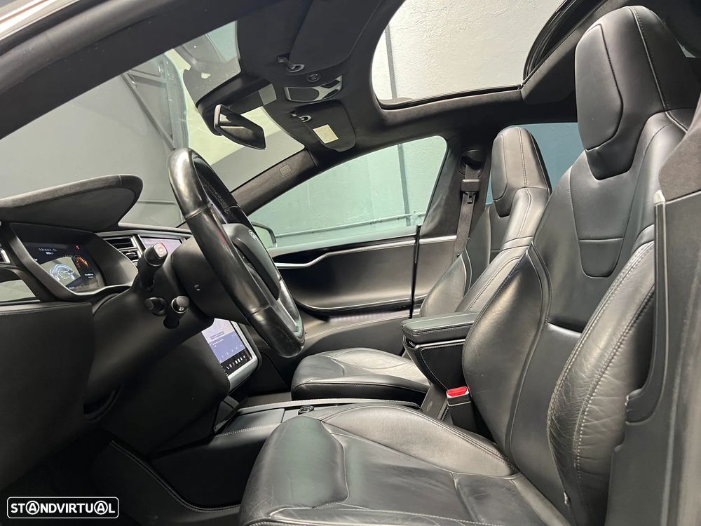Tesla Model S - 12
