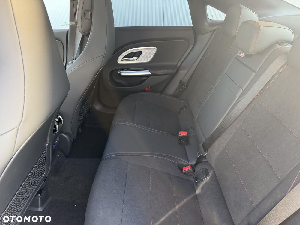 Mercedes-Benz CLA 200 mHEV 8G-DCT - 16