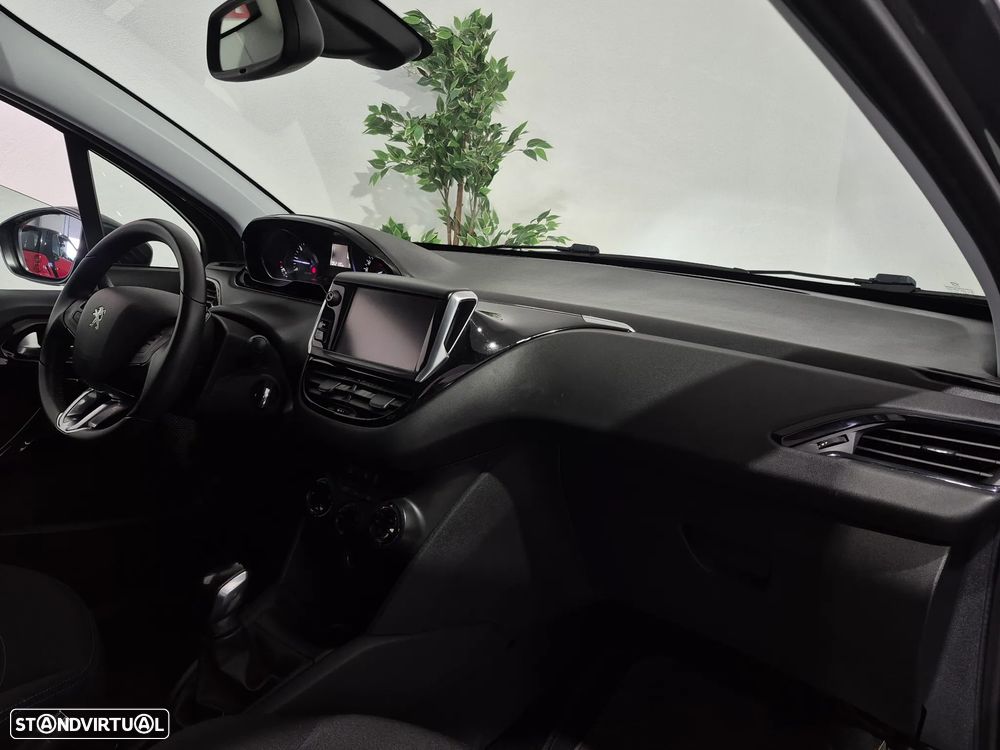Peugeot 208 1.2 PureTech Signature - 13