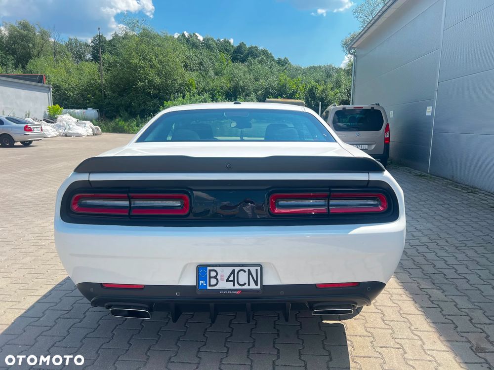 Dodge Challenger - 10