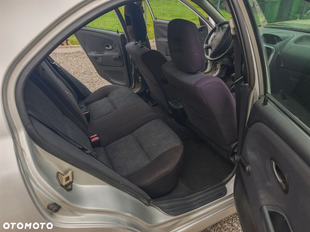 Mitsubishi Carisma 1.6 Classic - 17