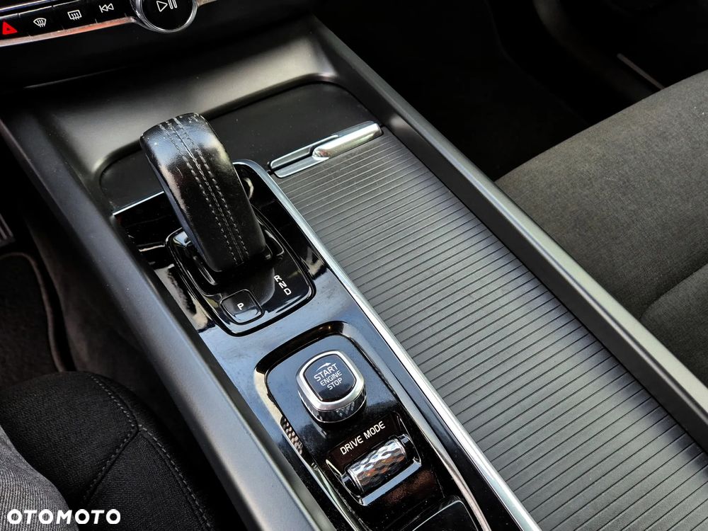 Volvo XC 60 B4 D AWD Geartronic Momentum Pro - 31