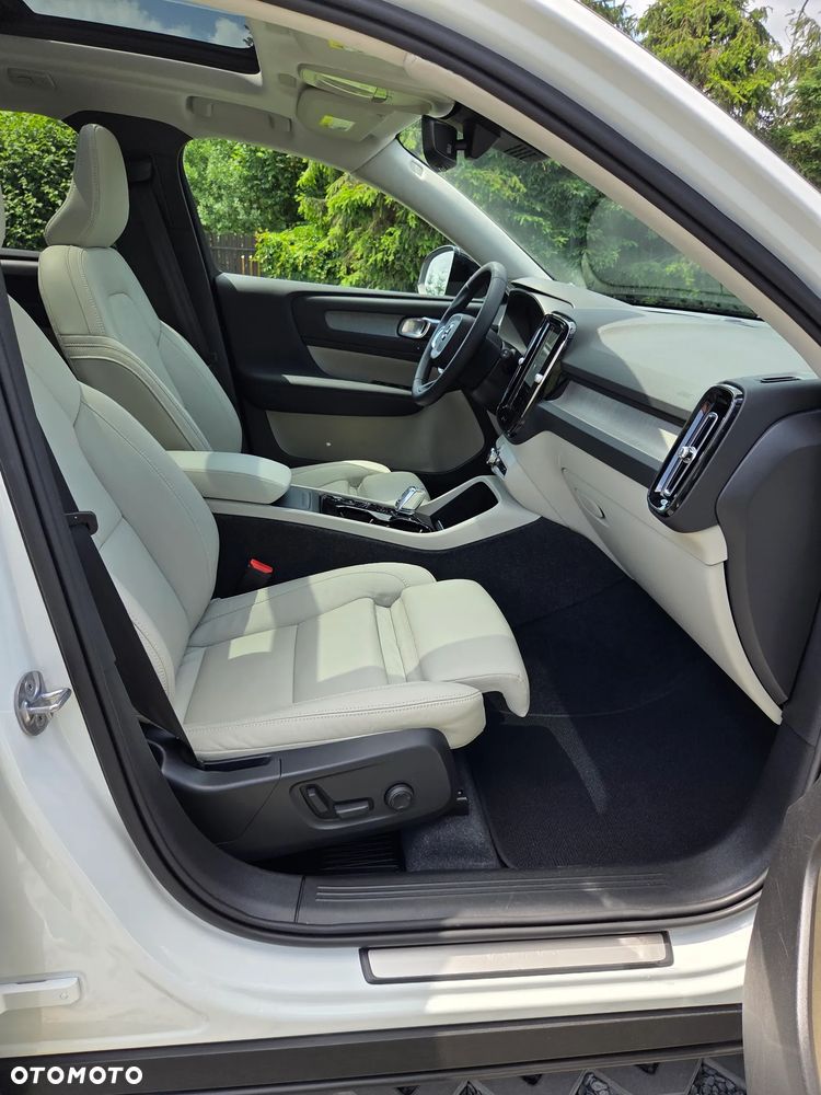Volvo XC 40 B5 AWD Ultimate Dark - 19