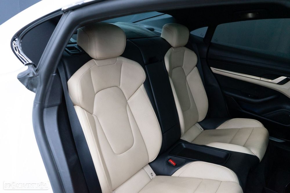 Porsche Taycan Turbo - 8