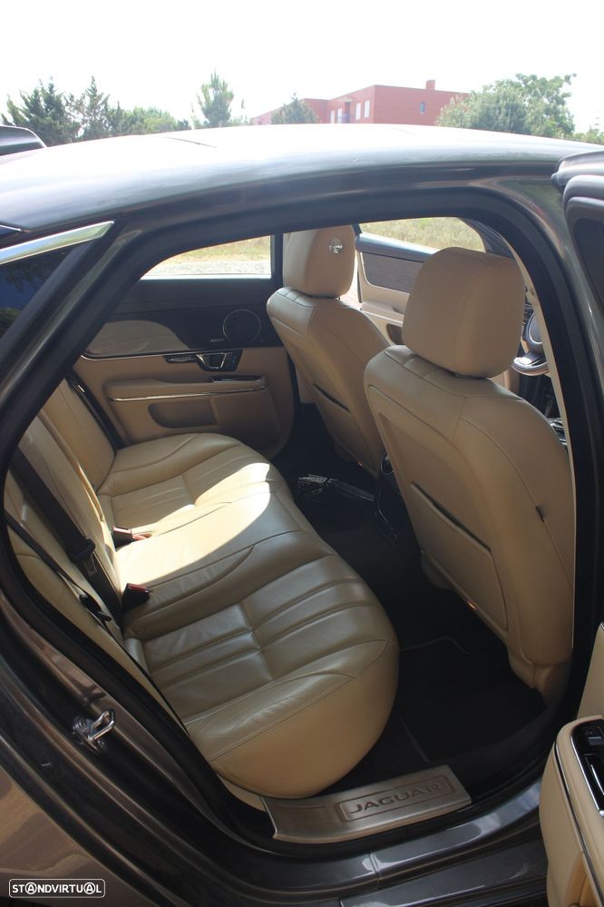 Jaguar XJ 3.0 D V6 Luxury - 10