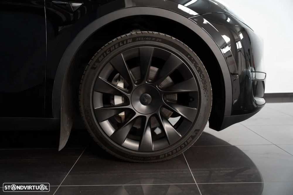 Tesla Model Y Long Range Dual Motor AWD - 4