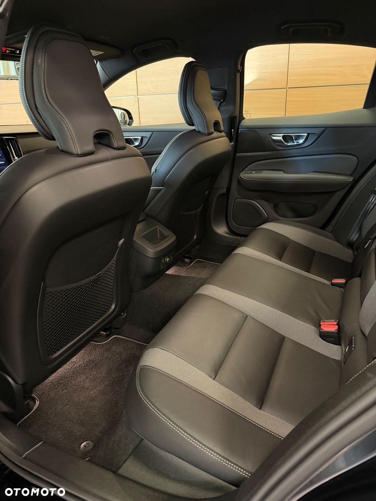 Volvo S60 T4 R-Design - 12