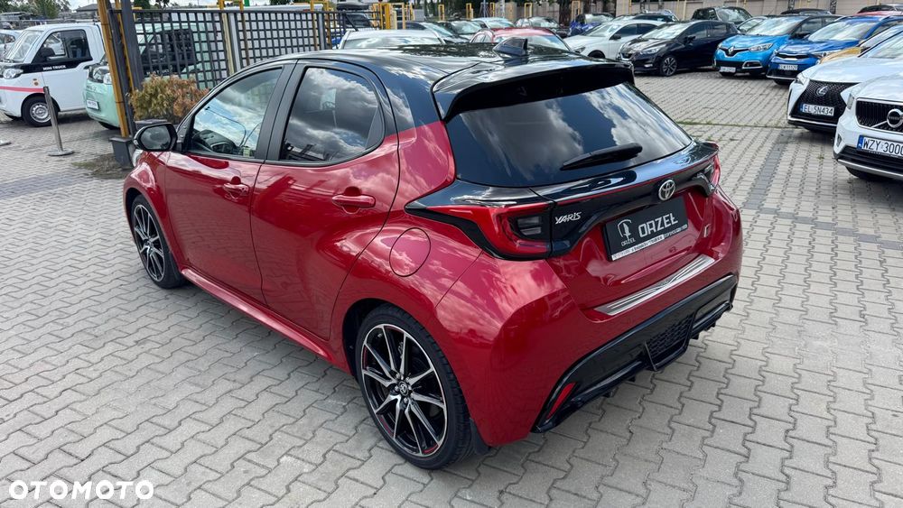 Toyota Yaris Hybrid 1.5 GR Sport - 32