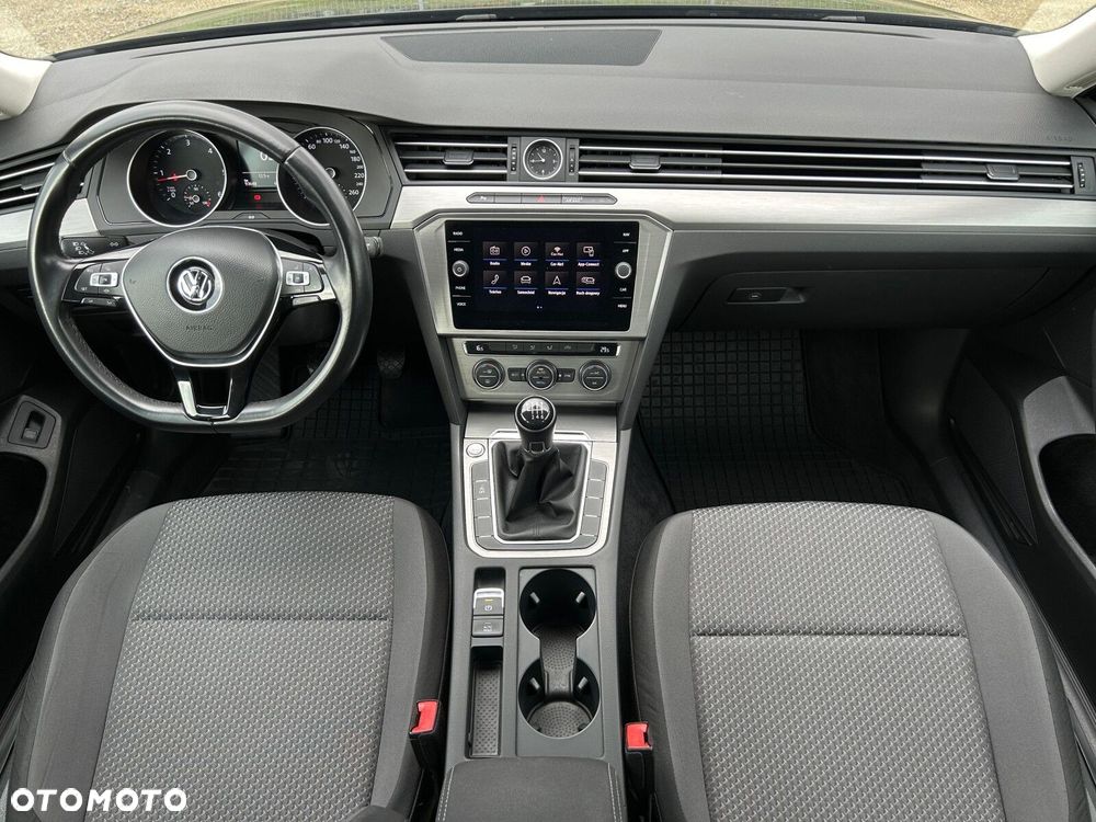 Volkswagen Passat 2.0 TDI SCR Trendline - 6