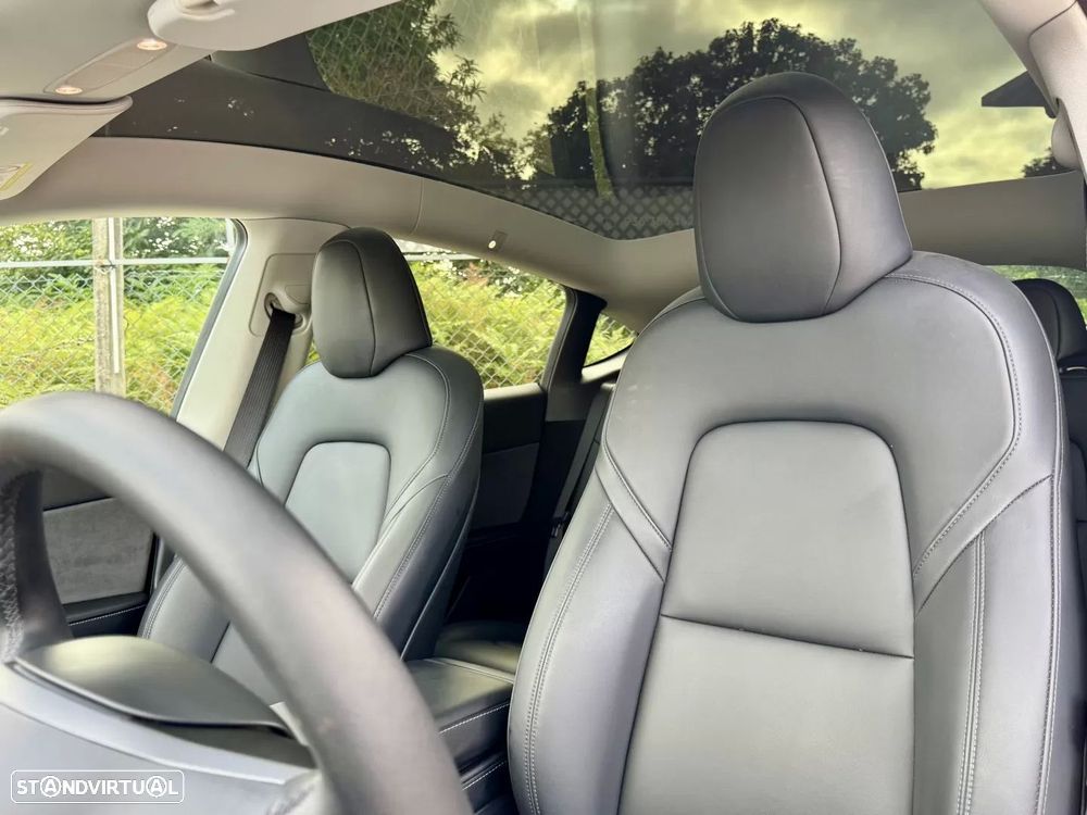 Tesla Model Y Long-Range RWD - 16