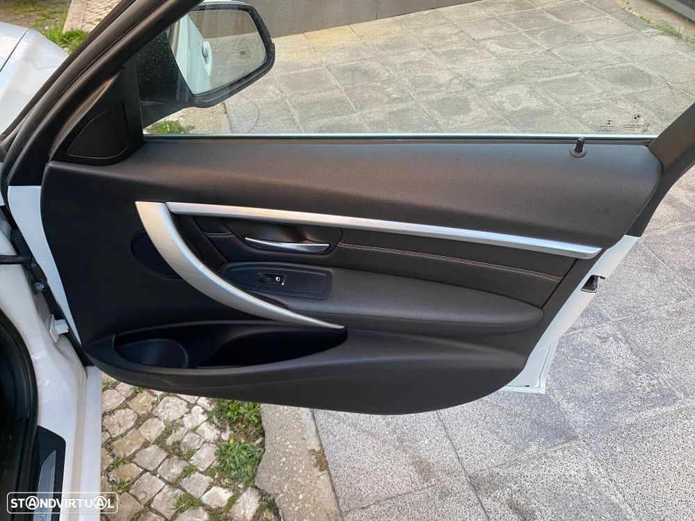 BMW 330 e iPerformance Line Sport - 36