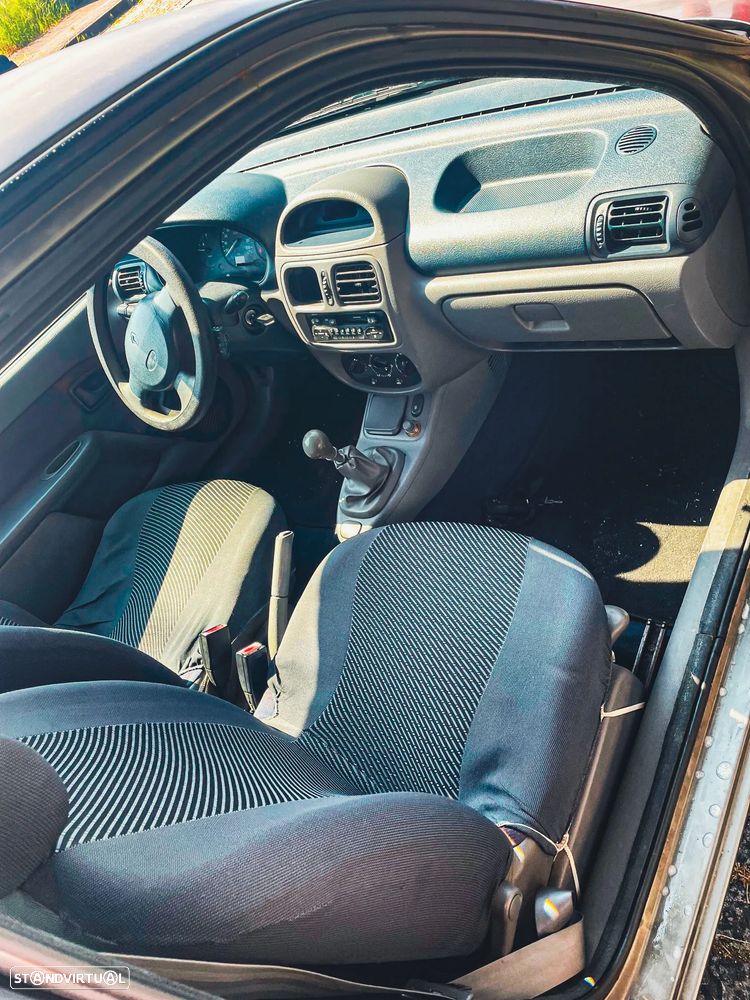 Renault Clio 1.9 D RN - 4