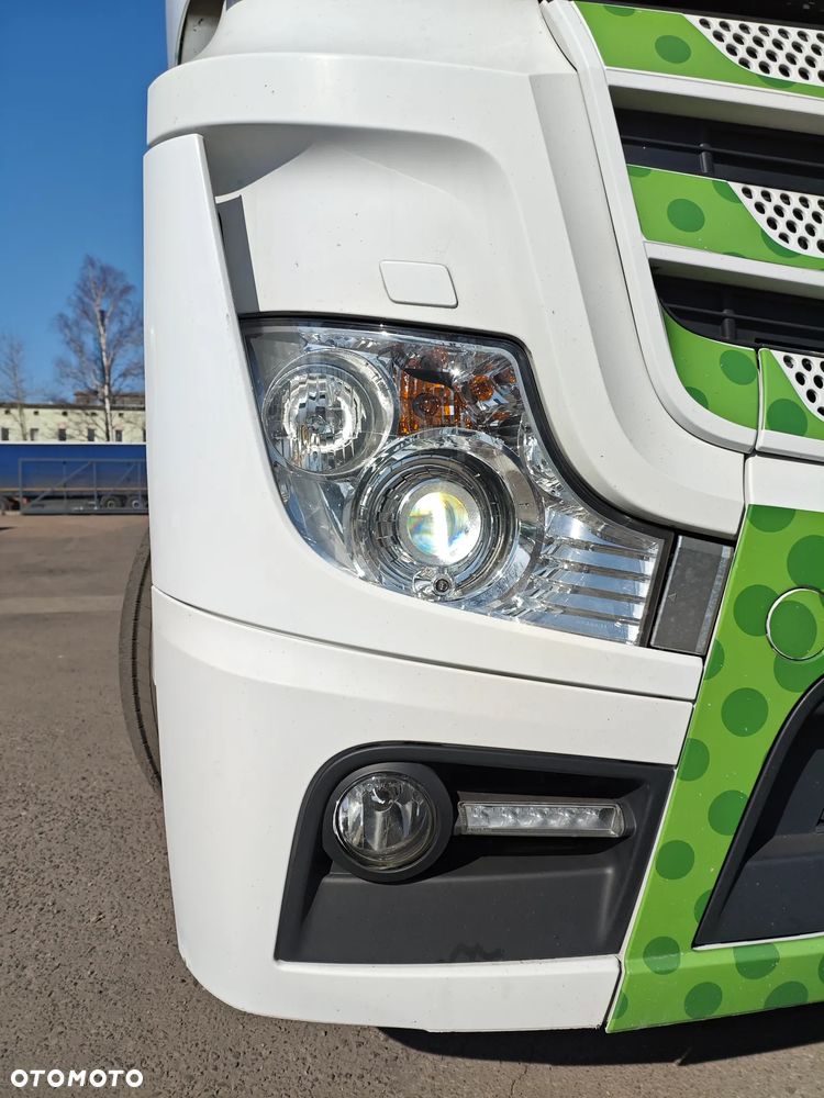 Mercedes-Benz Actros - 1