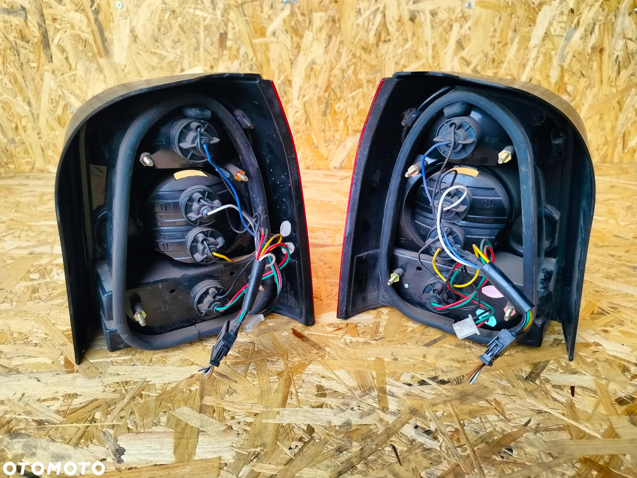 Lampa Tylna Tył Prawa Lewa Sonar Audi A4 B5 Kombi 95-01r. - 2